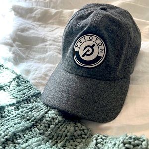 Peloton hat, gray hat made of polyester and wool